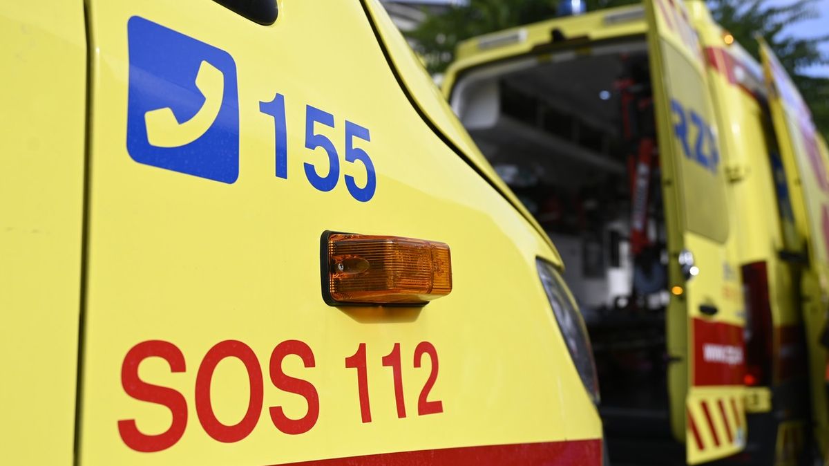 Šestnáctiletý kluk v Michalovcích přežil skok ze sedmého podlaží paneláku
